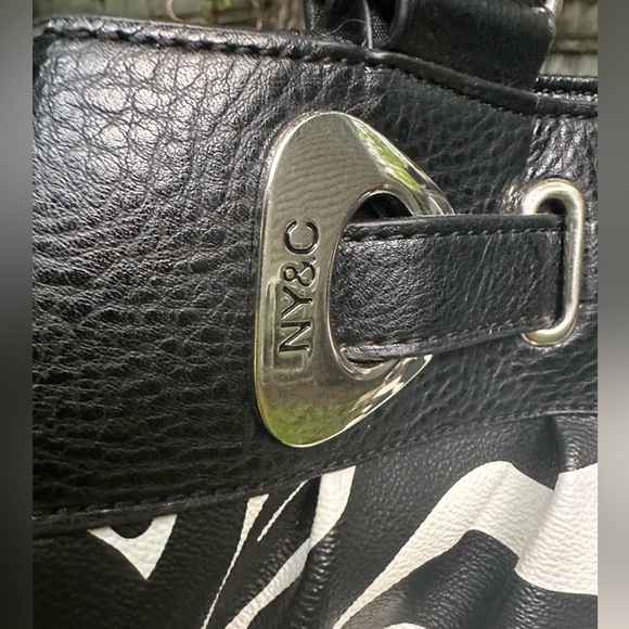 NY&C gorgeous large zebra print tote, Love this bag! - Picture 6 of 11
